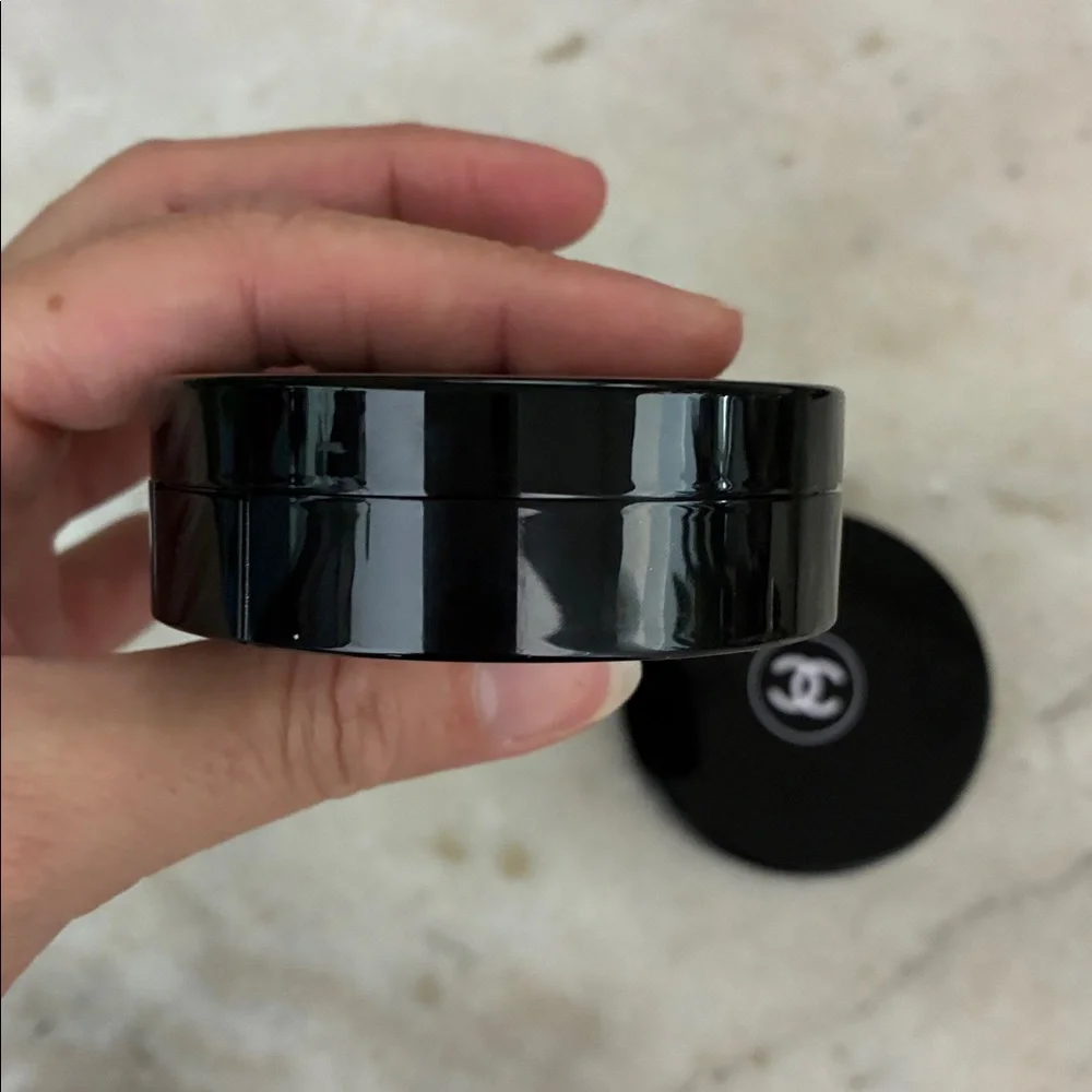 2 empty Chanel refillable compacts - Picture 16 of 16